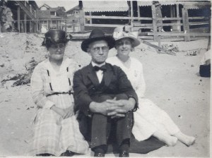 Packers at the beach? c. 1910s or early 1920s